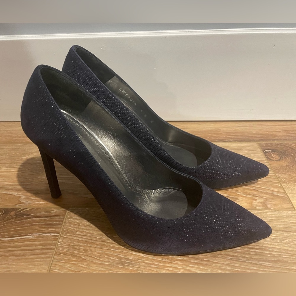 Stuart Weitzman Women’s size 9, navy suede rain dotted pump